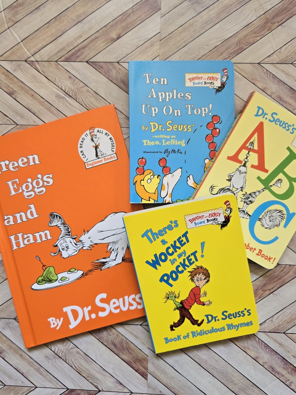Dr. Seuss Children’s Fictional Book Lot of 4 Hardcover & Mini Board Books